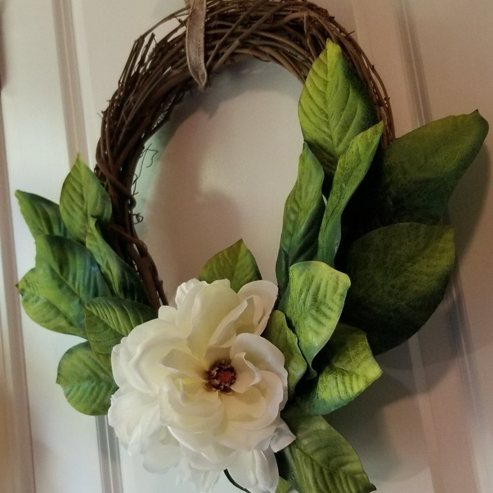 Magnolia Grapevine Wreath Handmade New - Picture 3 of 4
